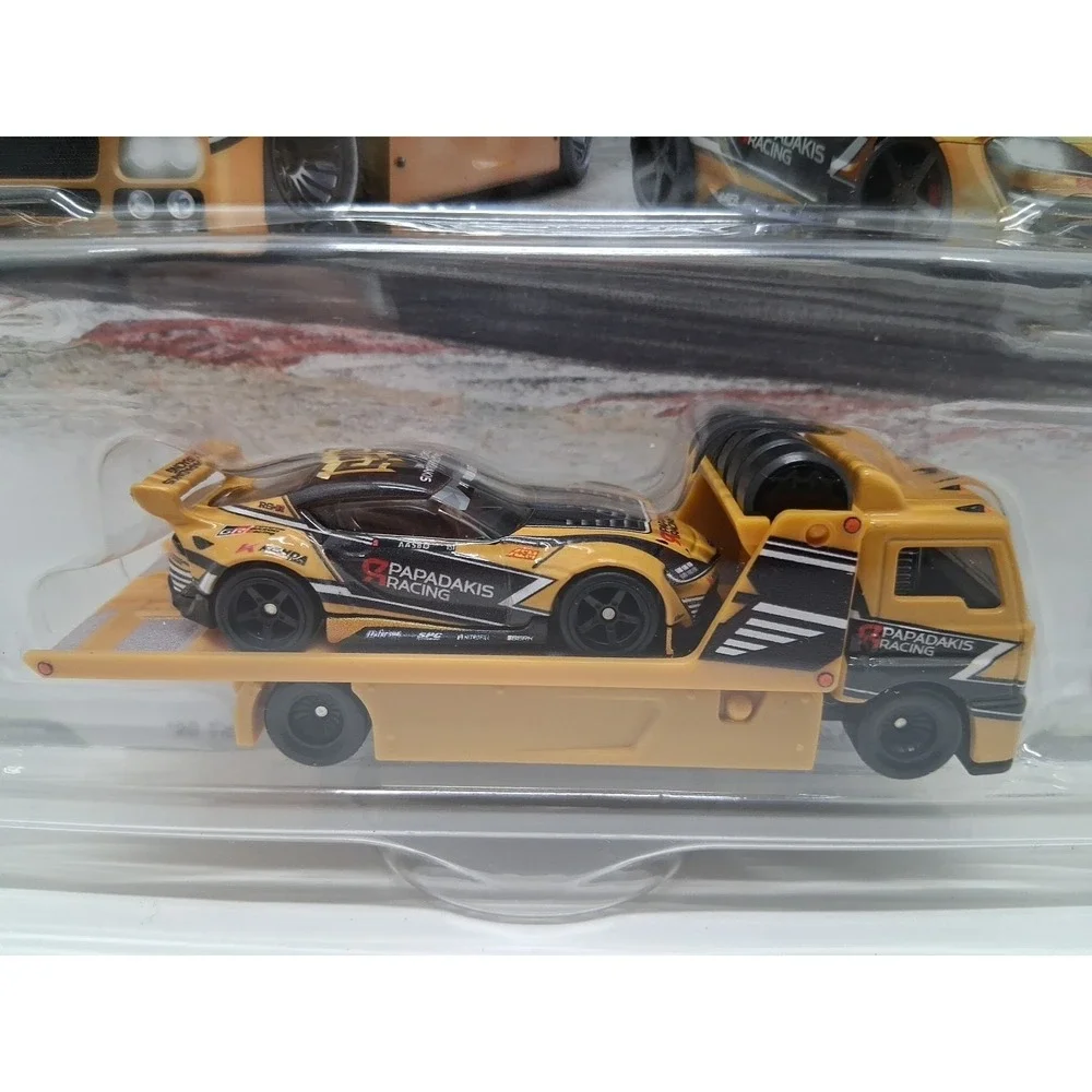 Hot Wheels Premium 2025 Team Transport '20 Toyota GR Supra Fleet Street #86